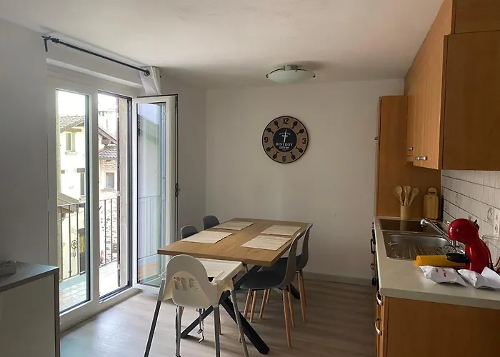 Casa Rosina - Caramella, Nel Nucleo, Ai Piedi Della Verzasca- Hébergement de vacances Gordola